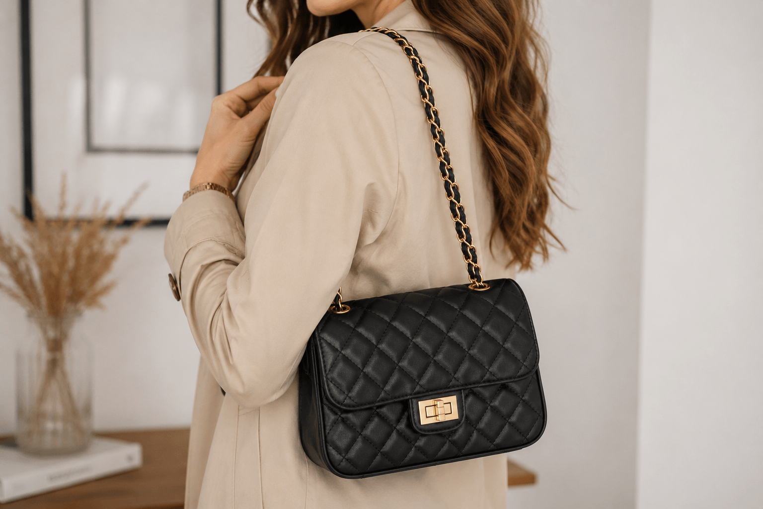 Vintages Boutique Women's Quilted Mini Shoulder Bag – Black